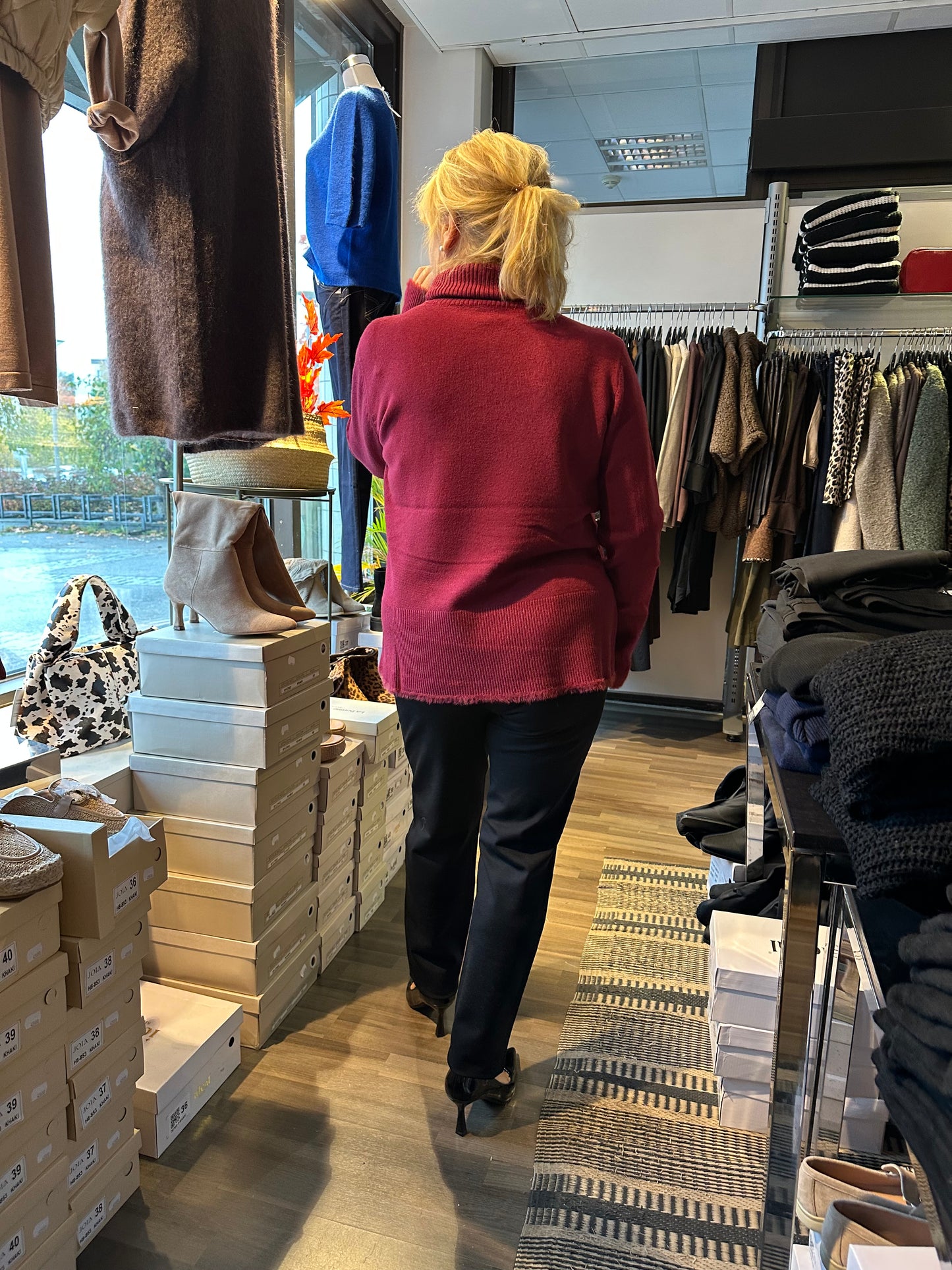 Kapealahkeiset siistit housut