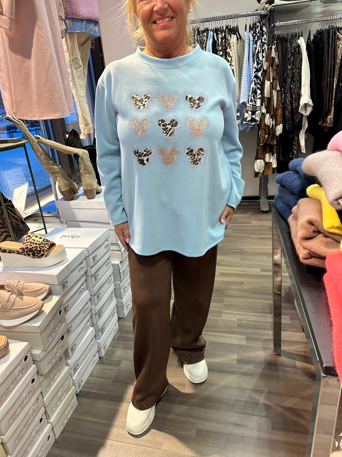 College pusero pikku Mikki vaaleansininen