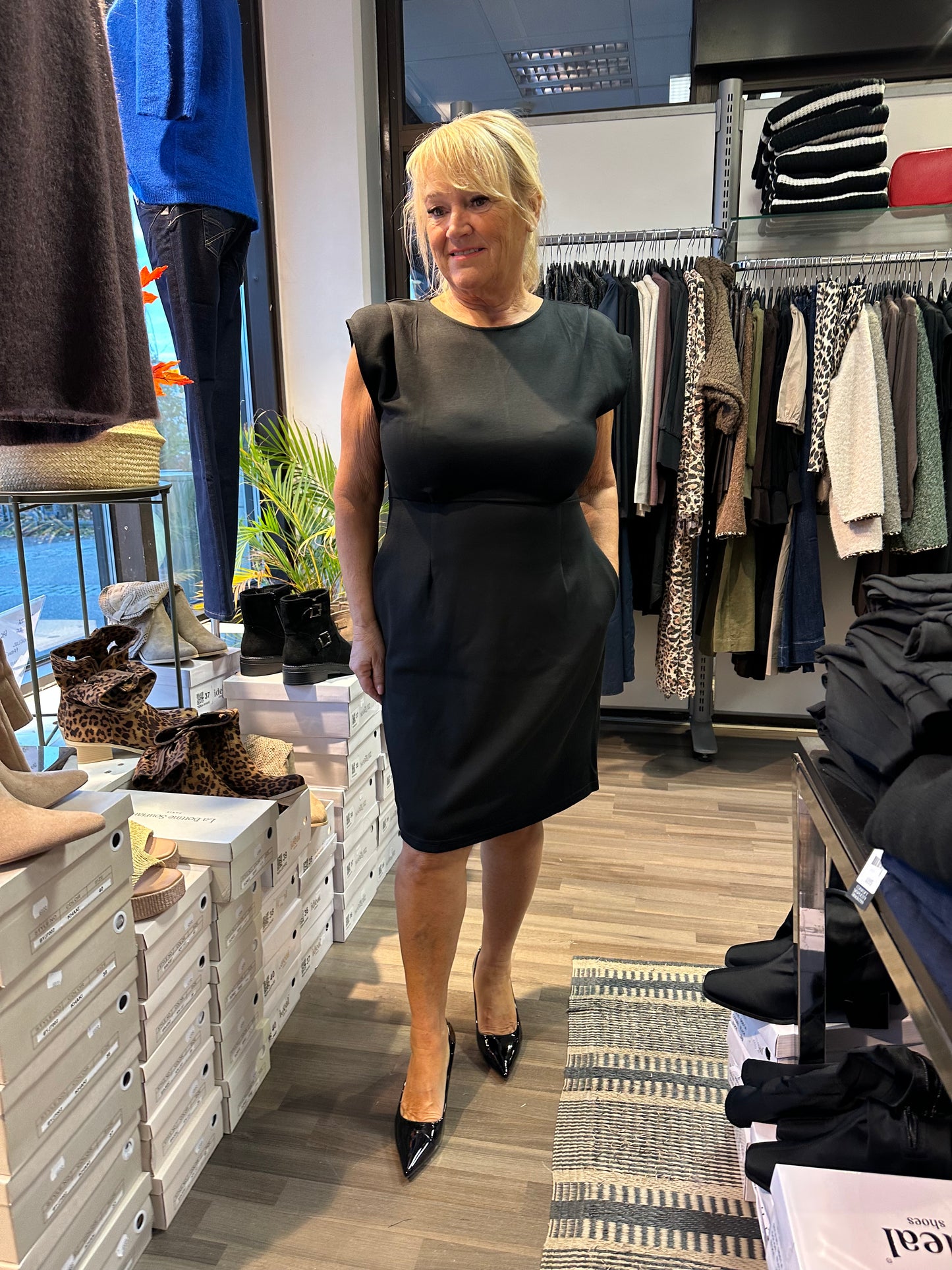 Trikoinen pikkumekko