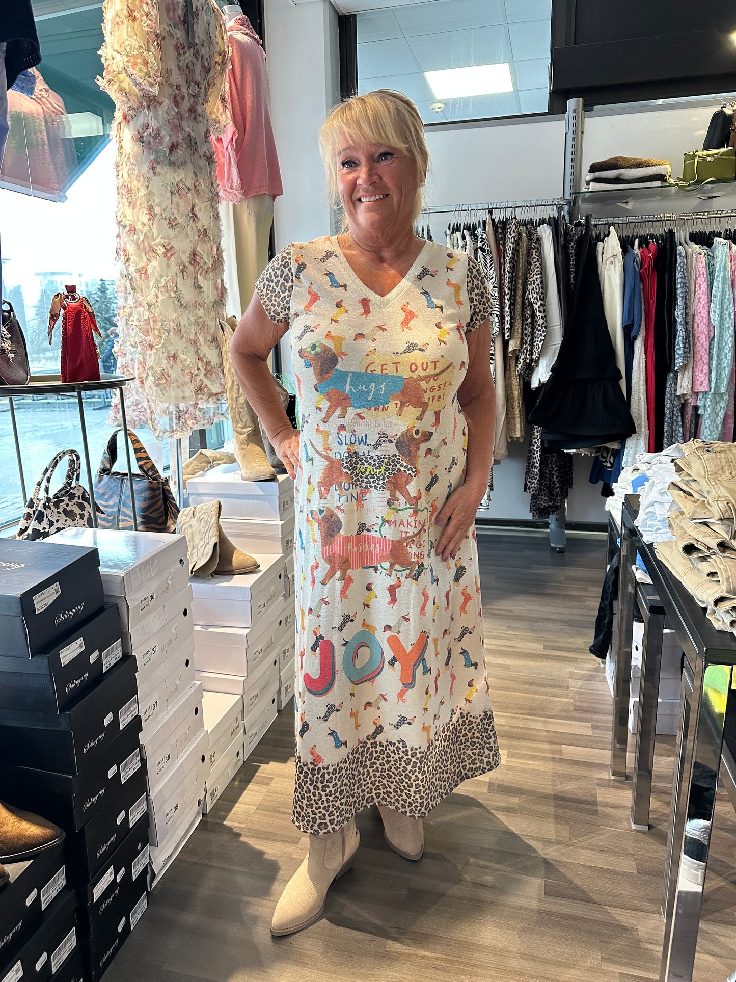 Mäyräkoira mekko