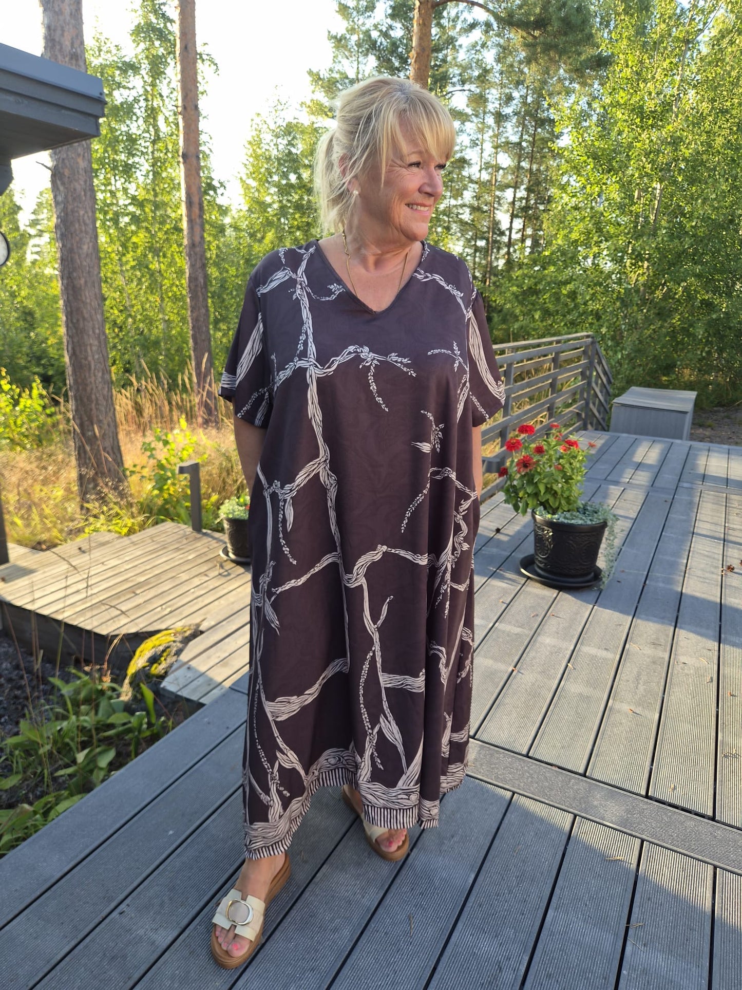 Plussize kuviollinen mekko (4 väriä)