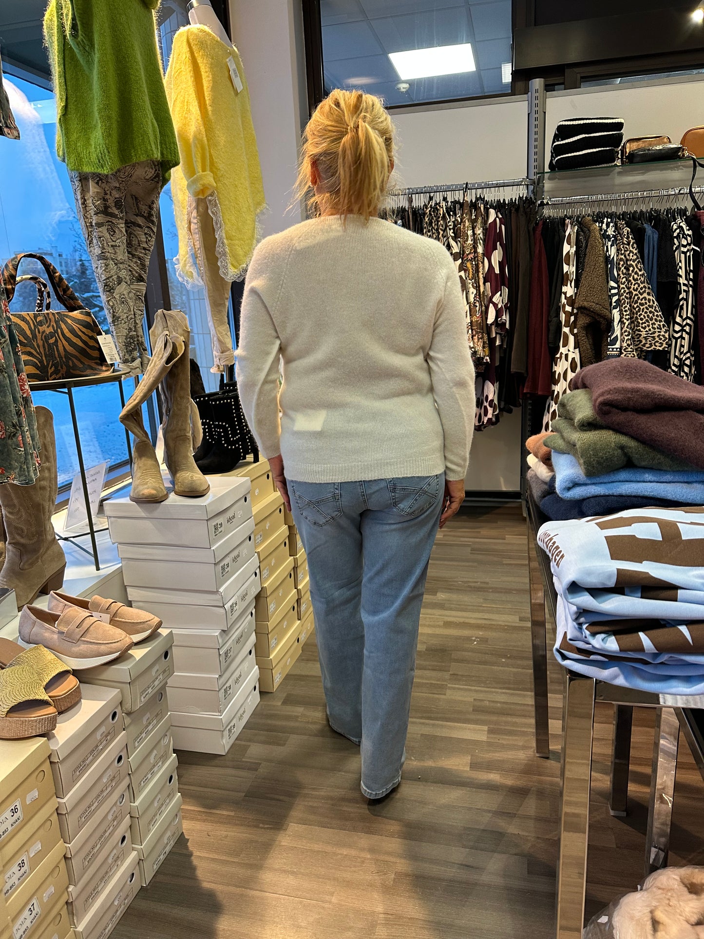 Bella neule luonnonvalkoinen