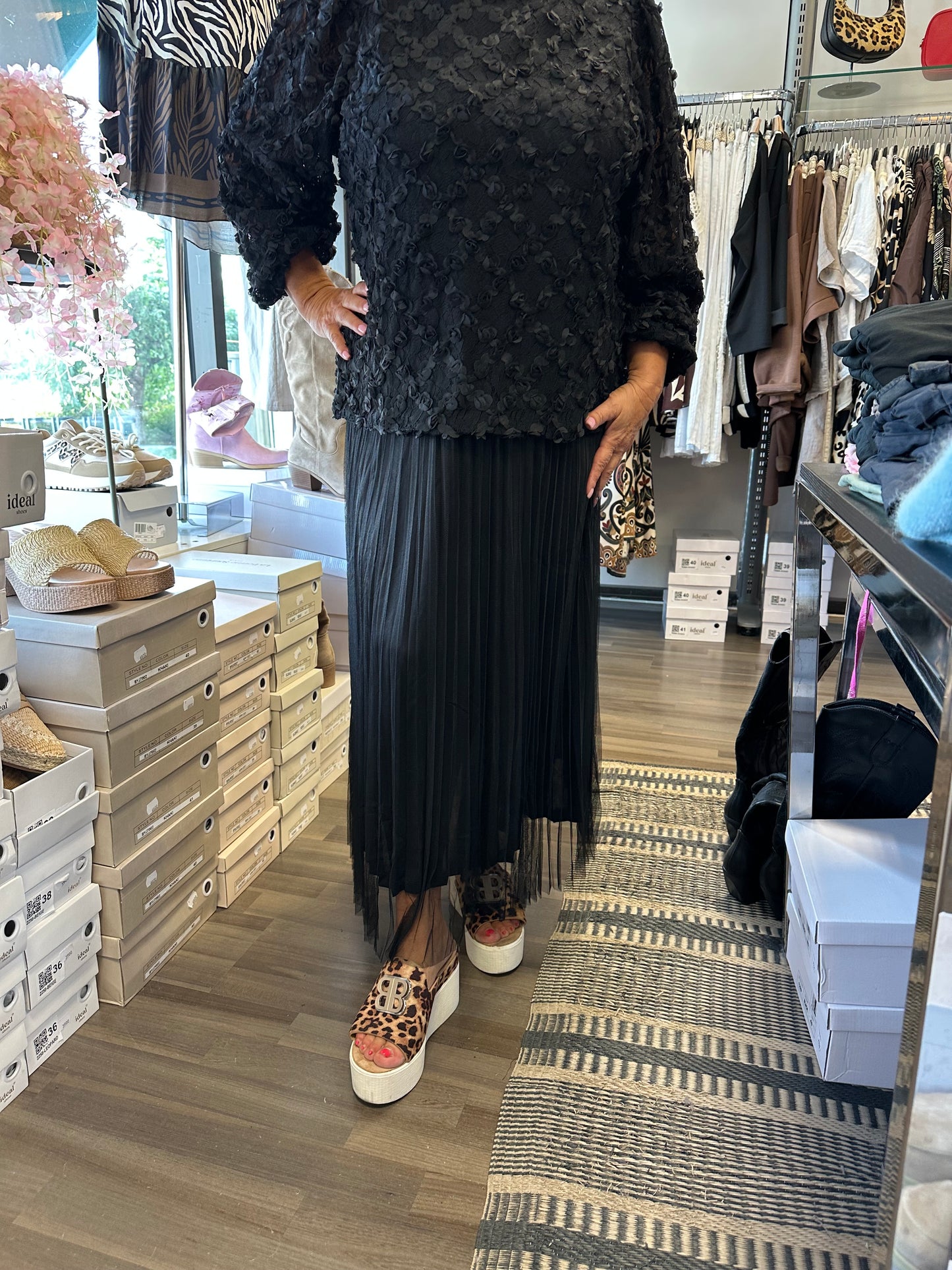 Tyllihame Clemence musta