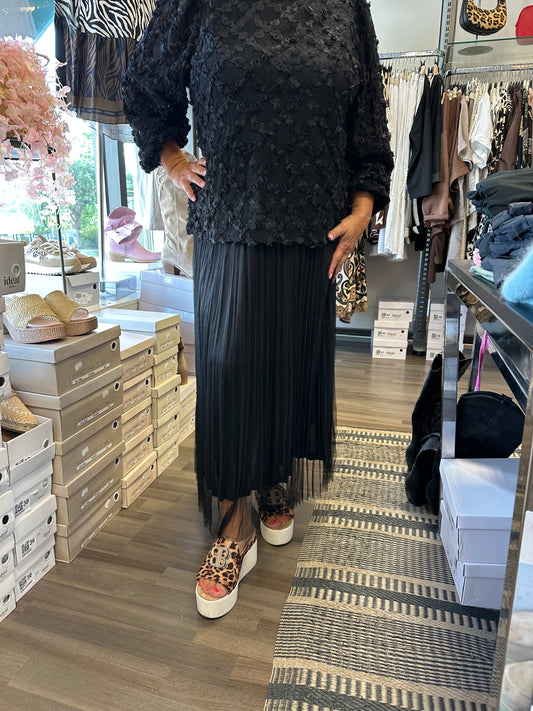 Tyllihame Clemence musta