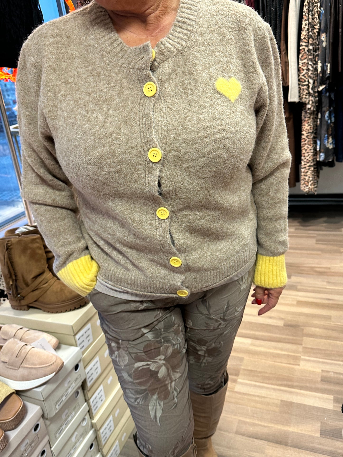 Neuletakki Contrast keltainen