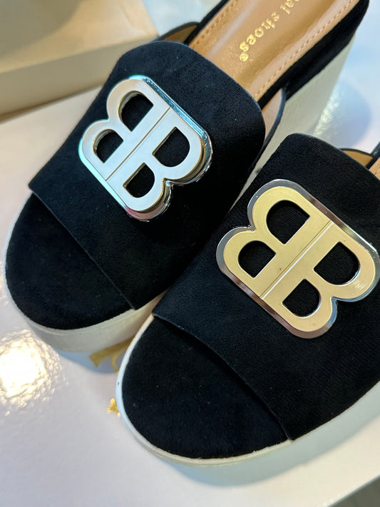 Korokepohjalliset sandaalit musta