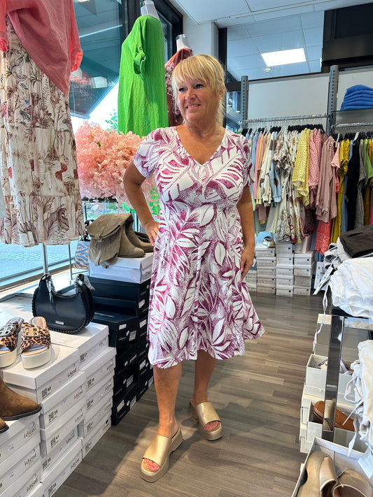 Kellohelmainen mekko liila