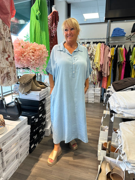 Plussize kauluksellinen tencel mekko (tumma ja vaalea sininen)