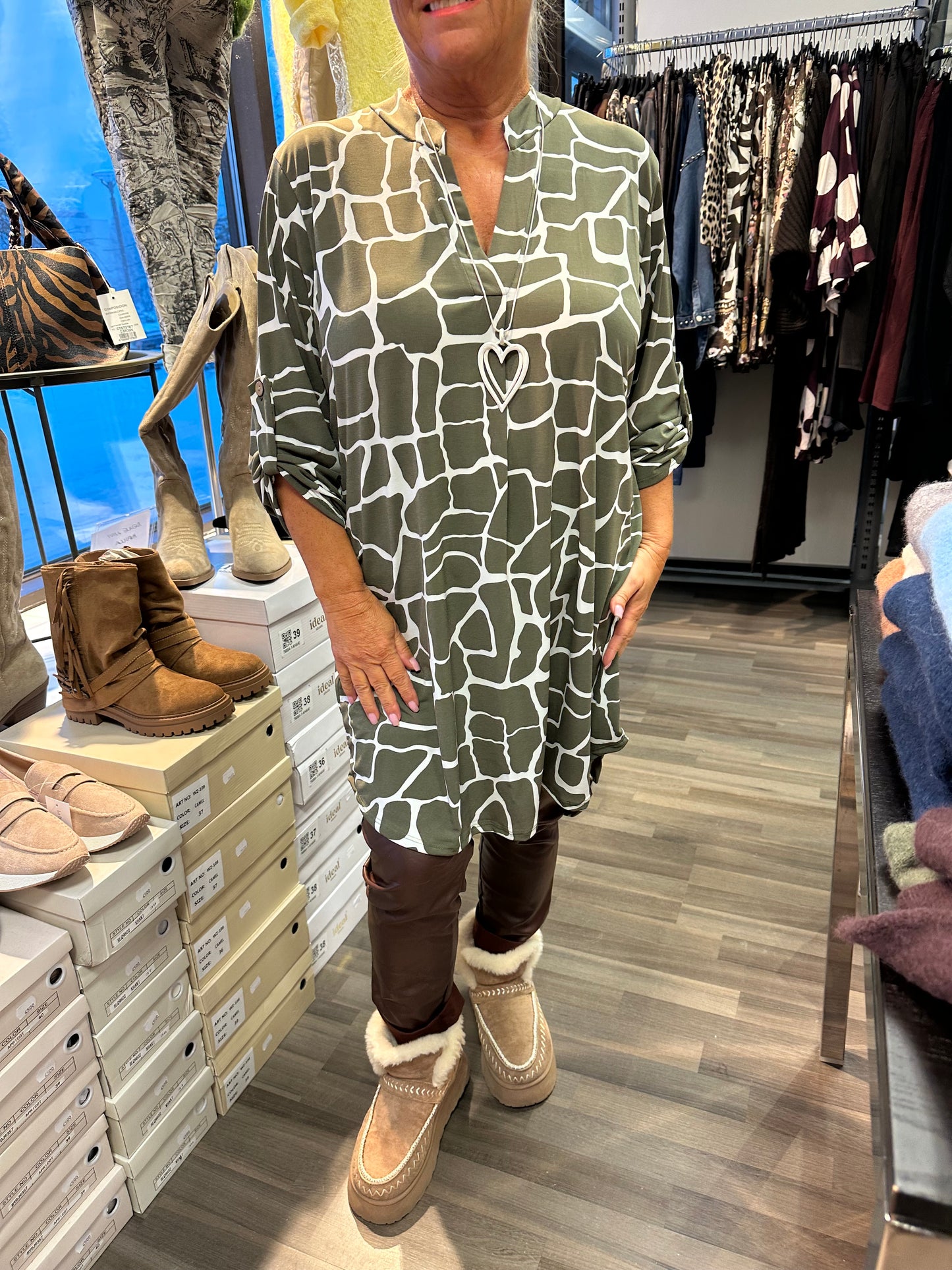 Liukaspintainen pitkä tunika khaki