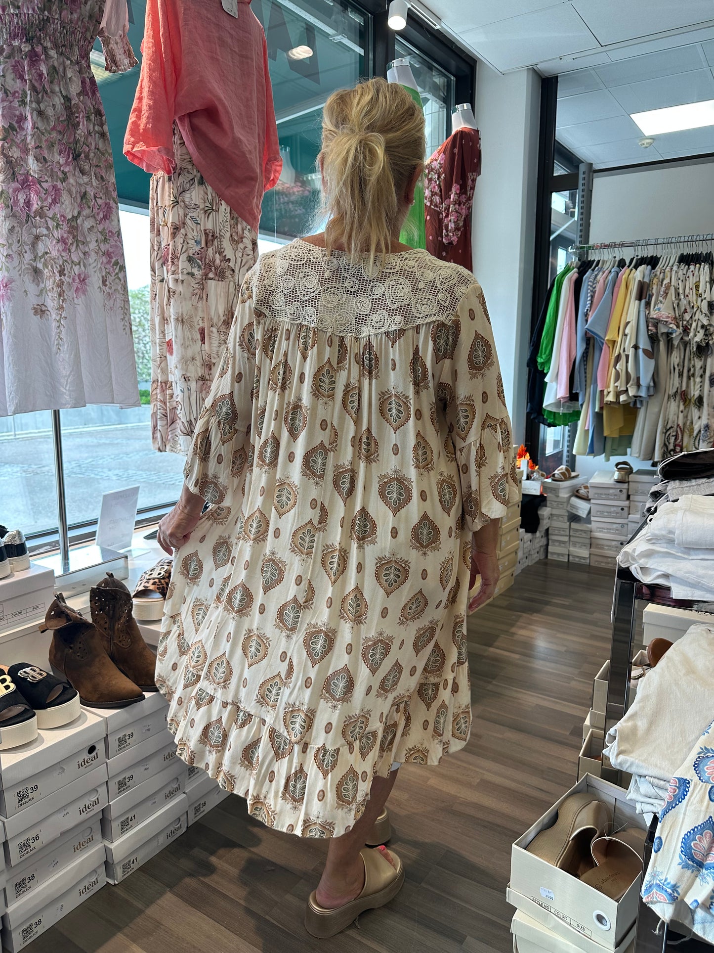 Plussize kuviollinen tunika (3 väriä)