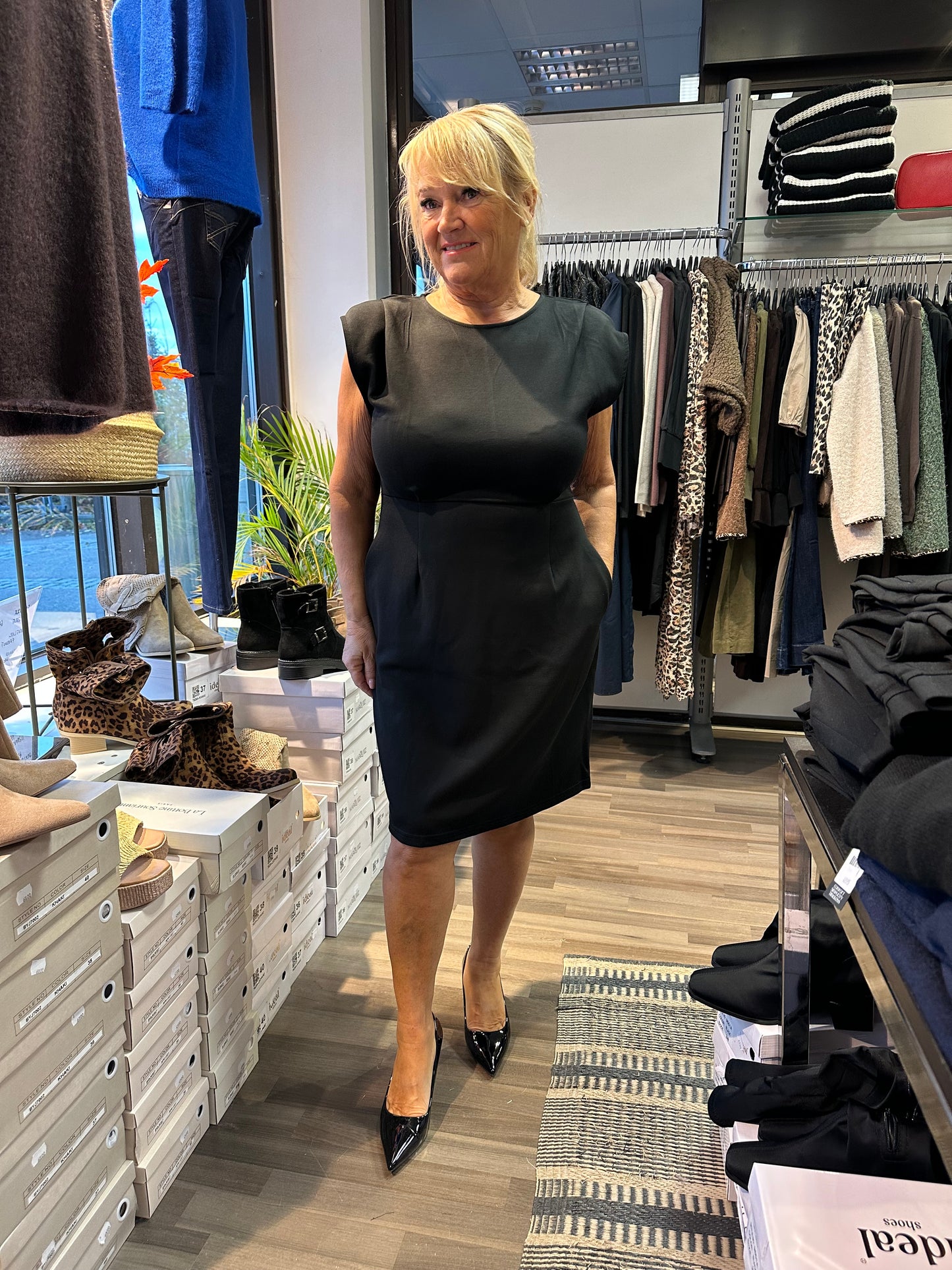 Trikoinen pikkumekko