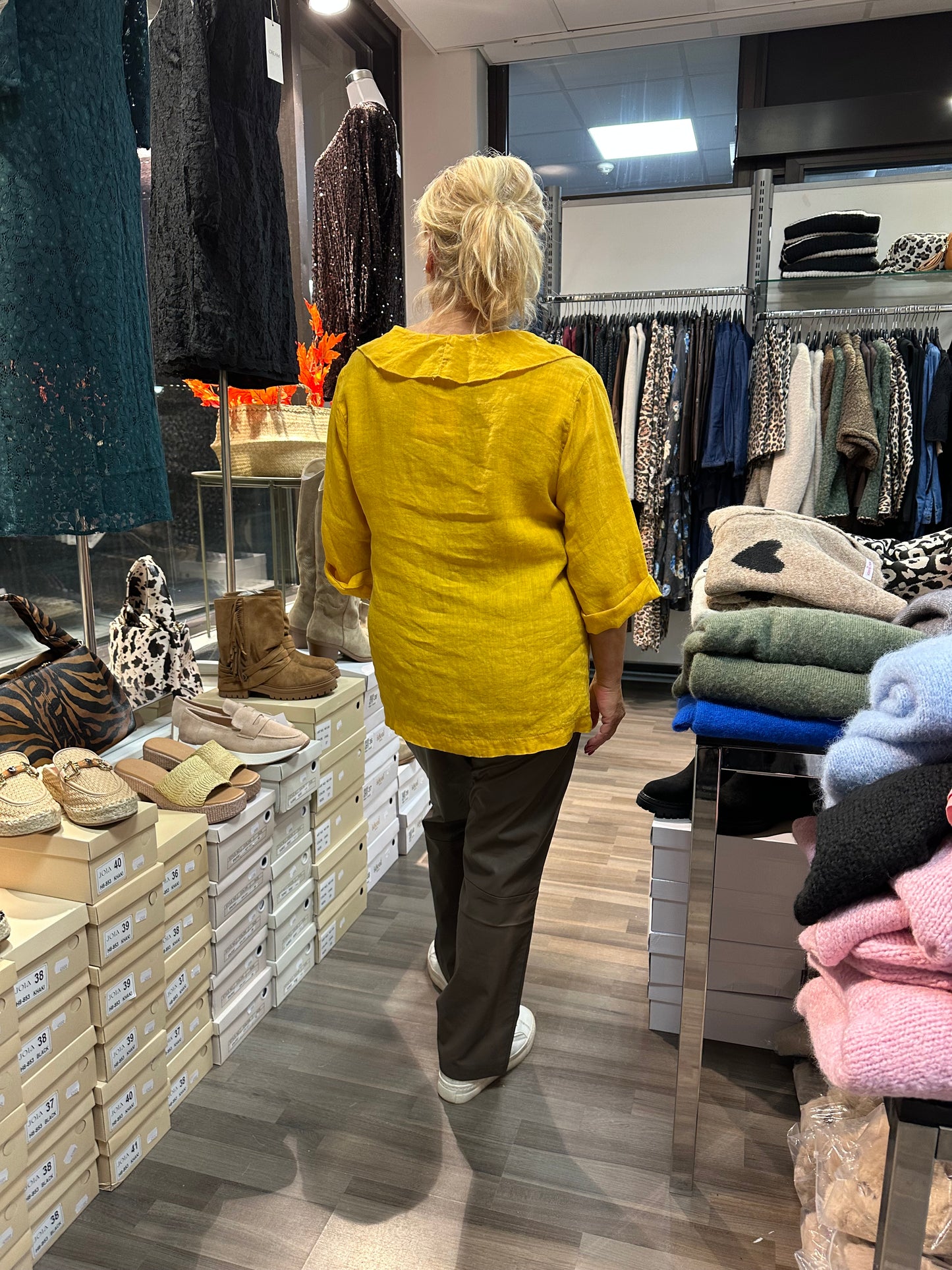 Pellavapusero röyhelöllä Mimosa