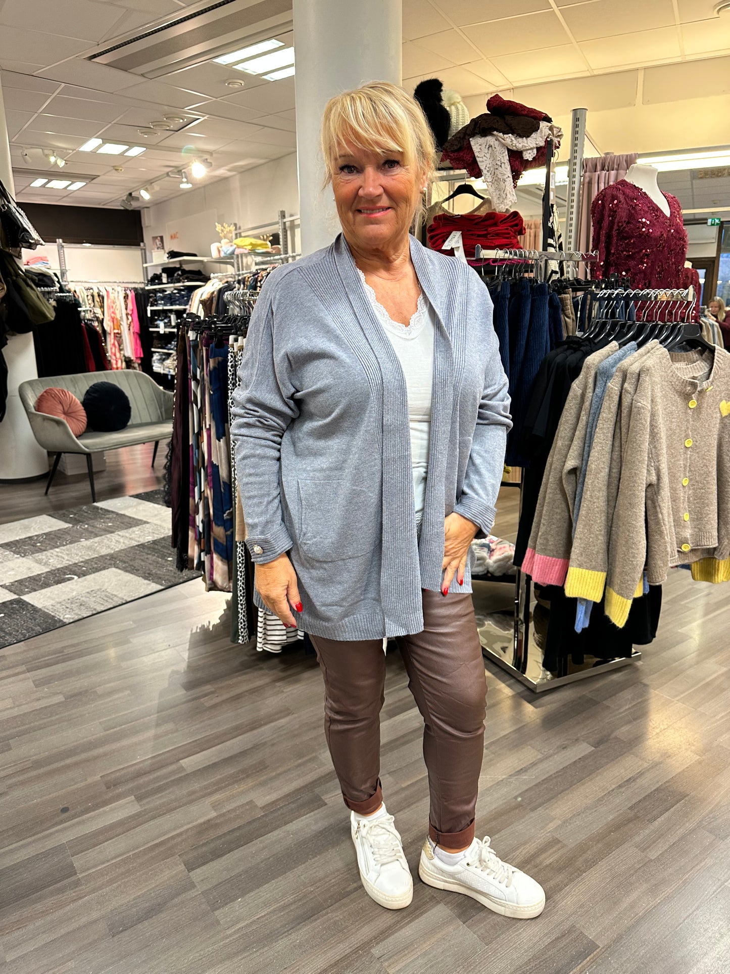 Neuletakki helmikoristeella harmaa