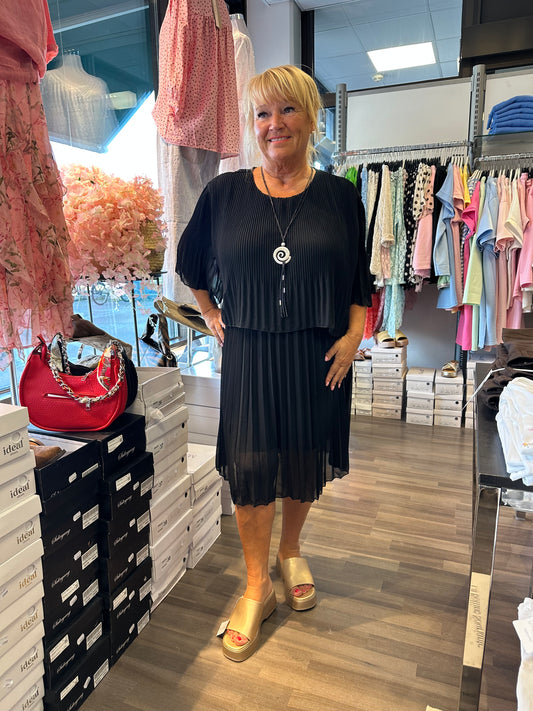 Plussize pliseerattu mekko (4 väriä)
