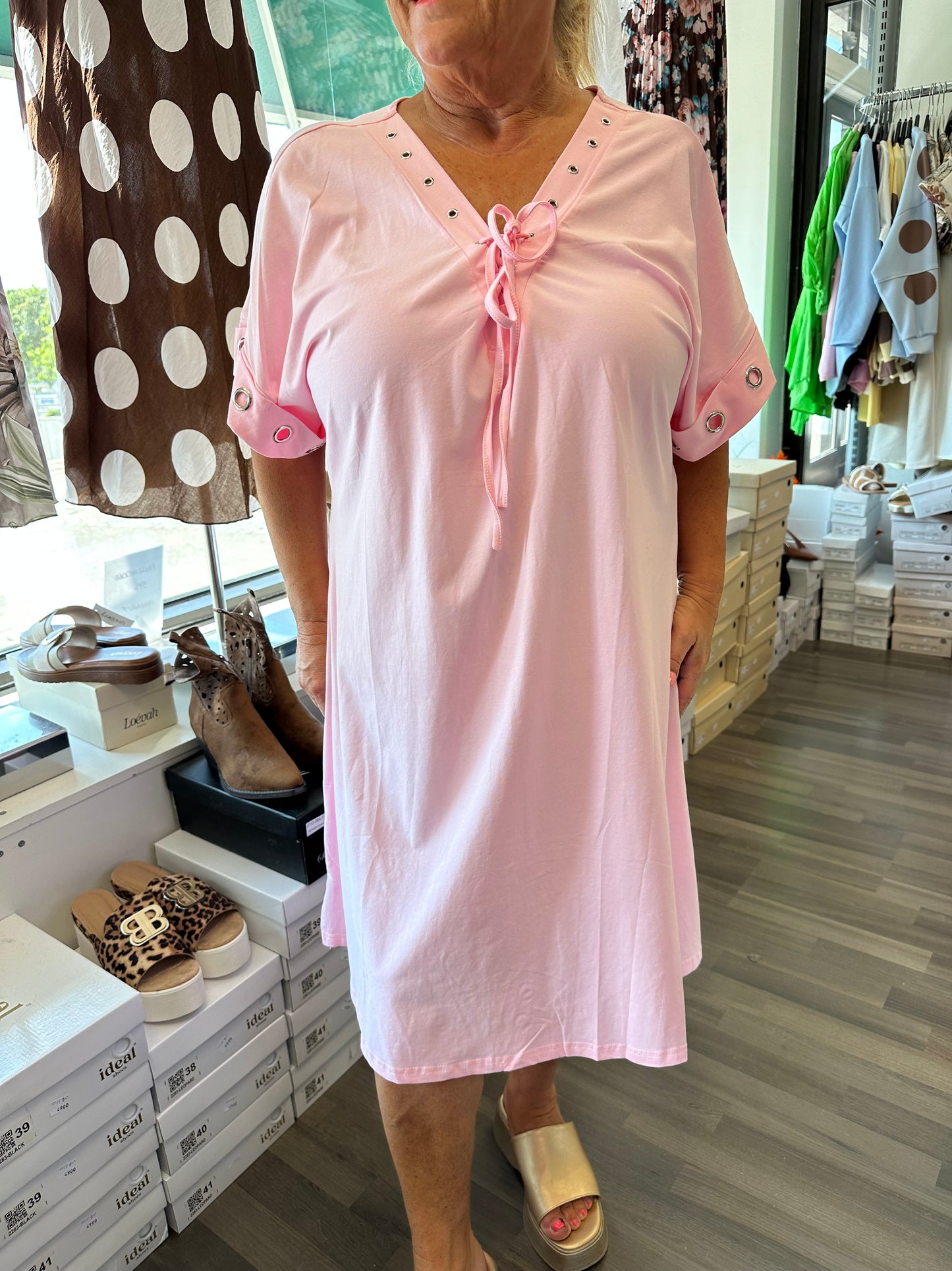 Plussize mekko nyöri-yksityiskohdalla (3 väriä)
