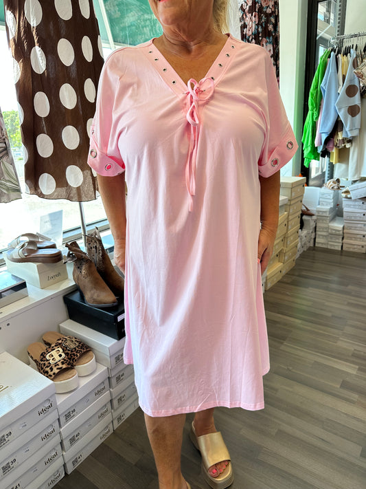 Plussize mekko nyöri-yksityiskohdalla (3 väriä)