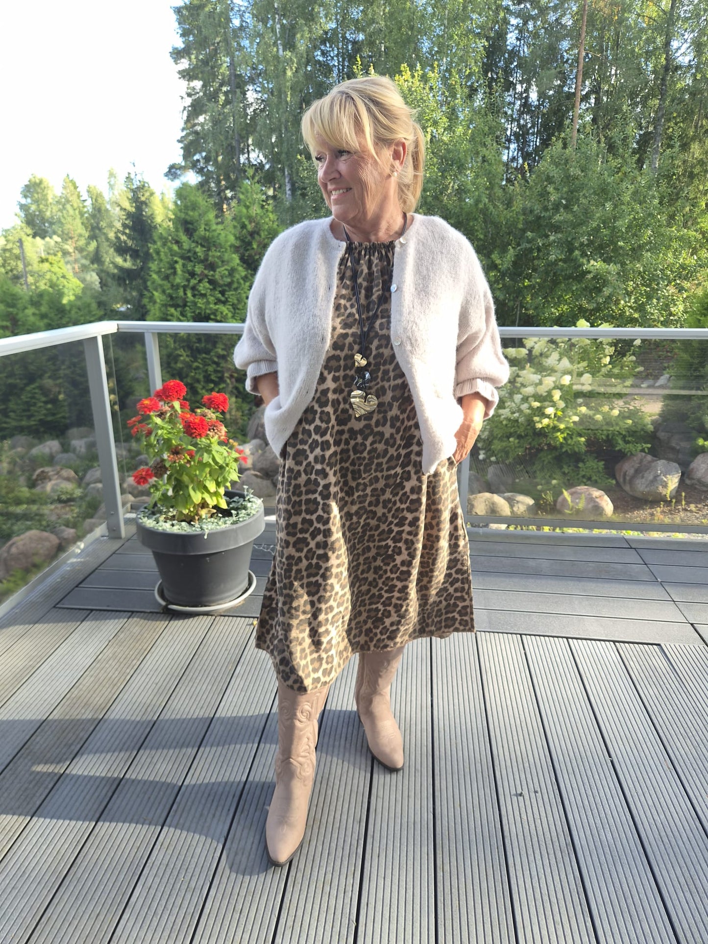 Viskoosimekko Sarai Leo