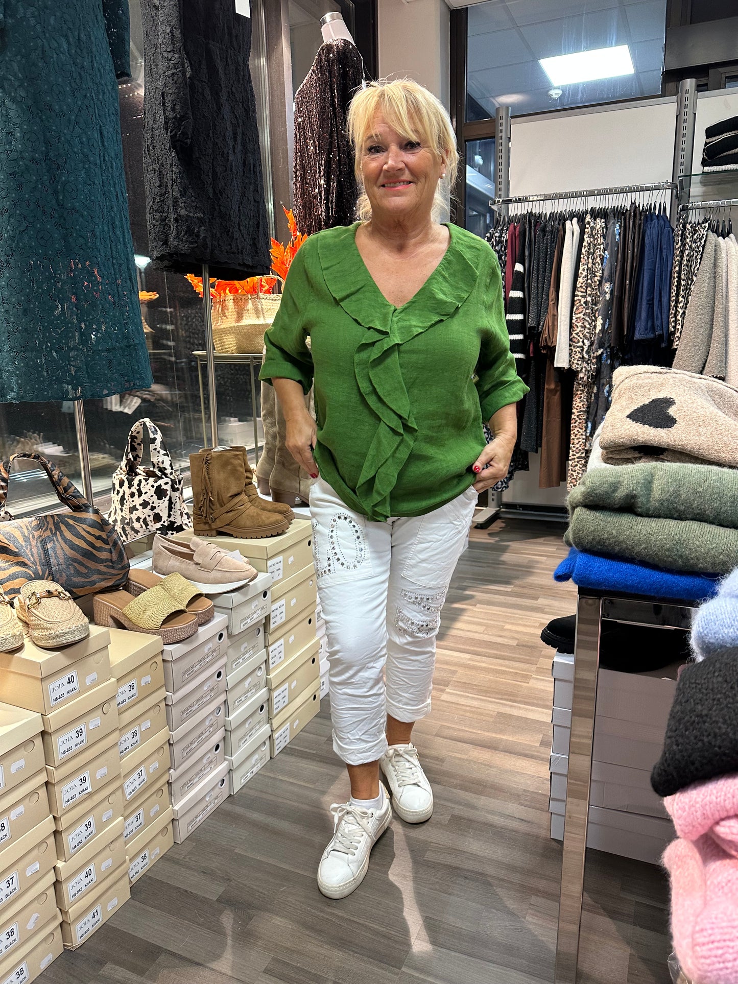 Pellavapusero röyhelöllä Oliivi