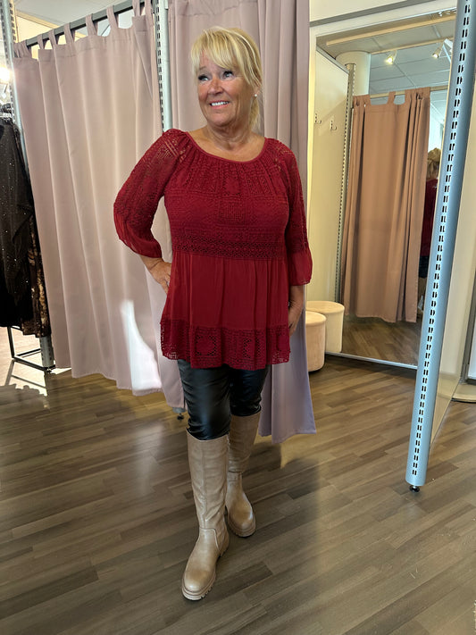 Pitsinen silkkipusero punainen