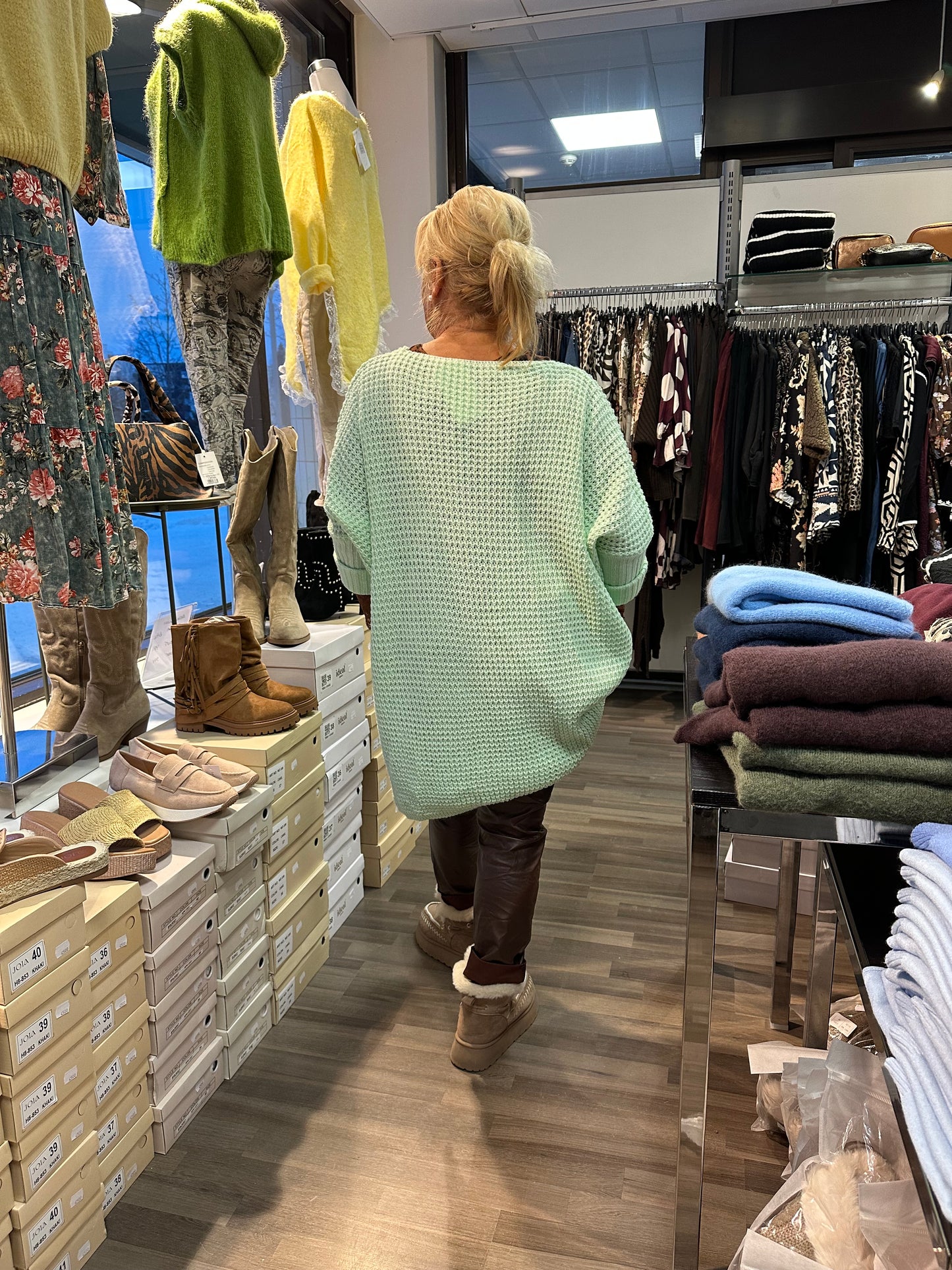 Mikki oversize-neule pistaasi