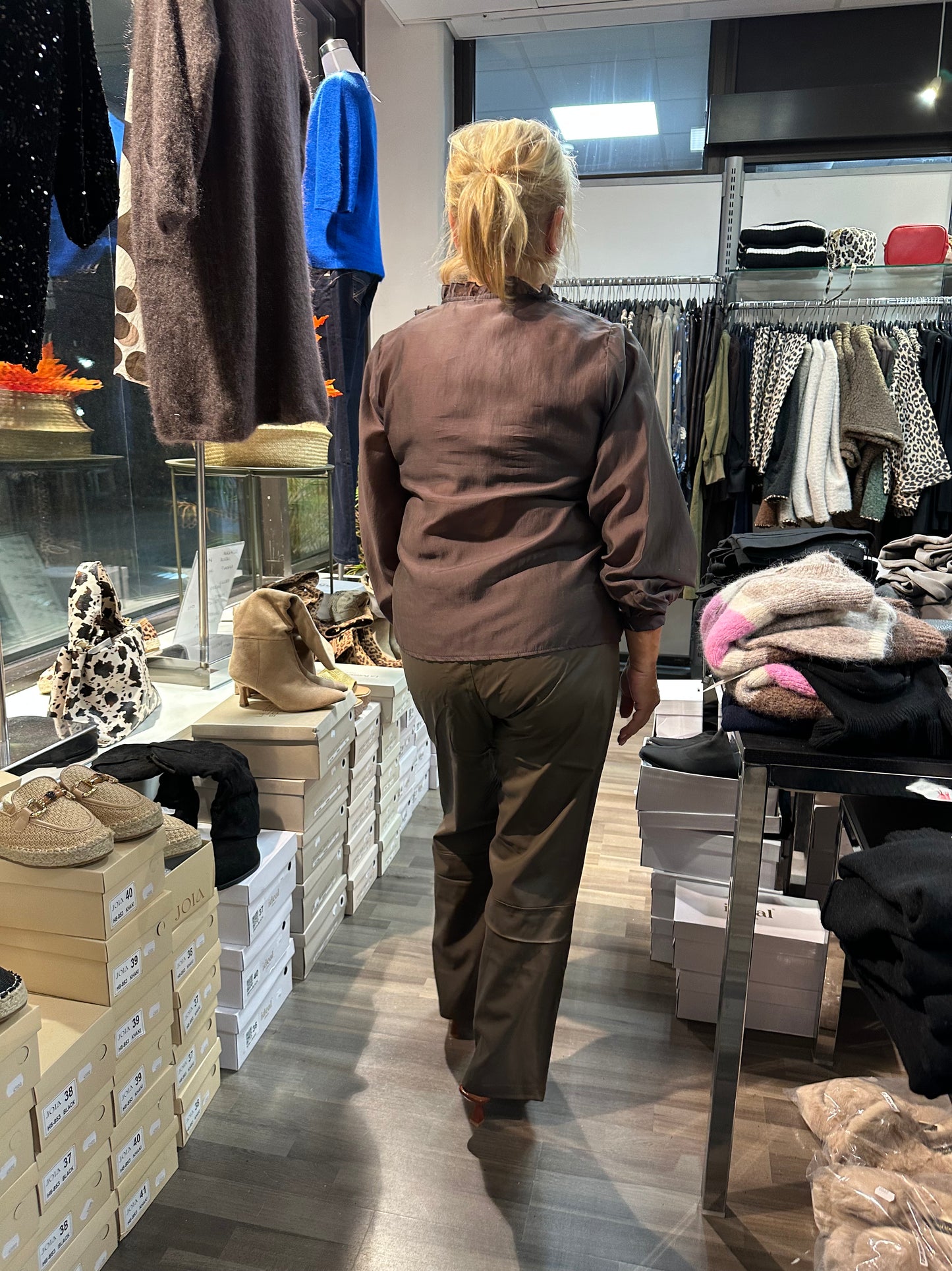 Röyhelöpusero ruskea