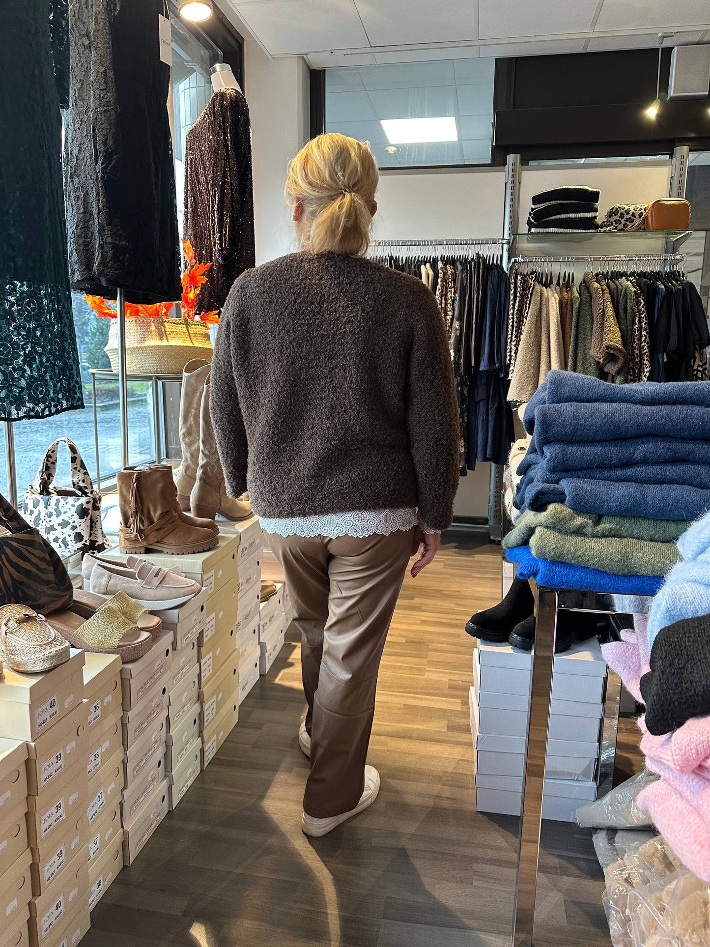 Bouclee neule ruskea