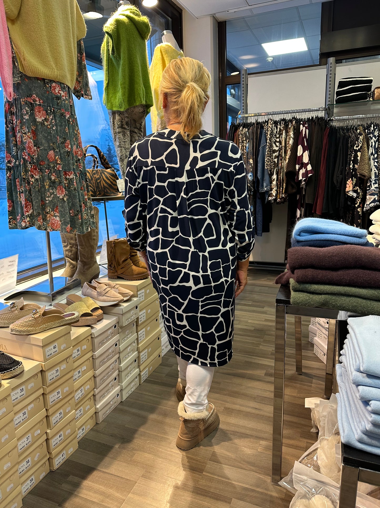 Liukaspintainen pitkä tunika tummansininen