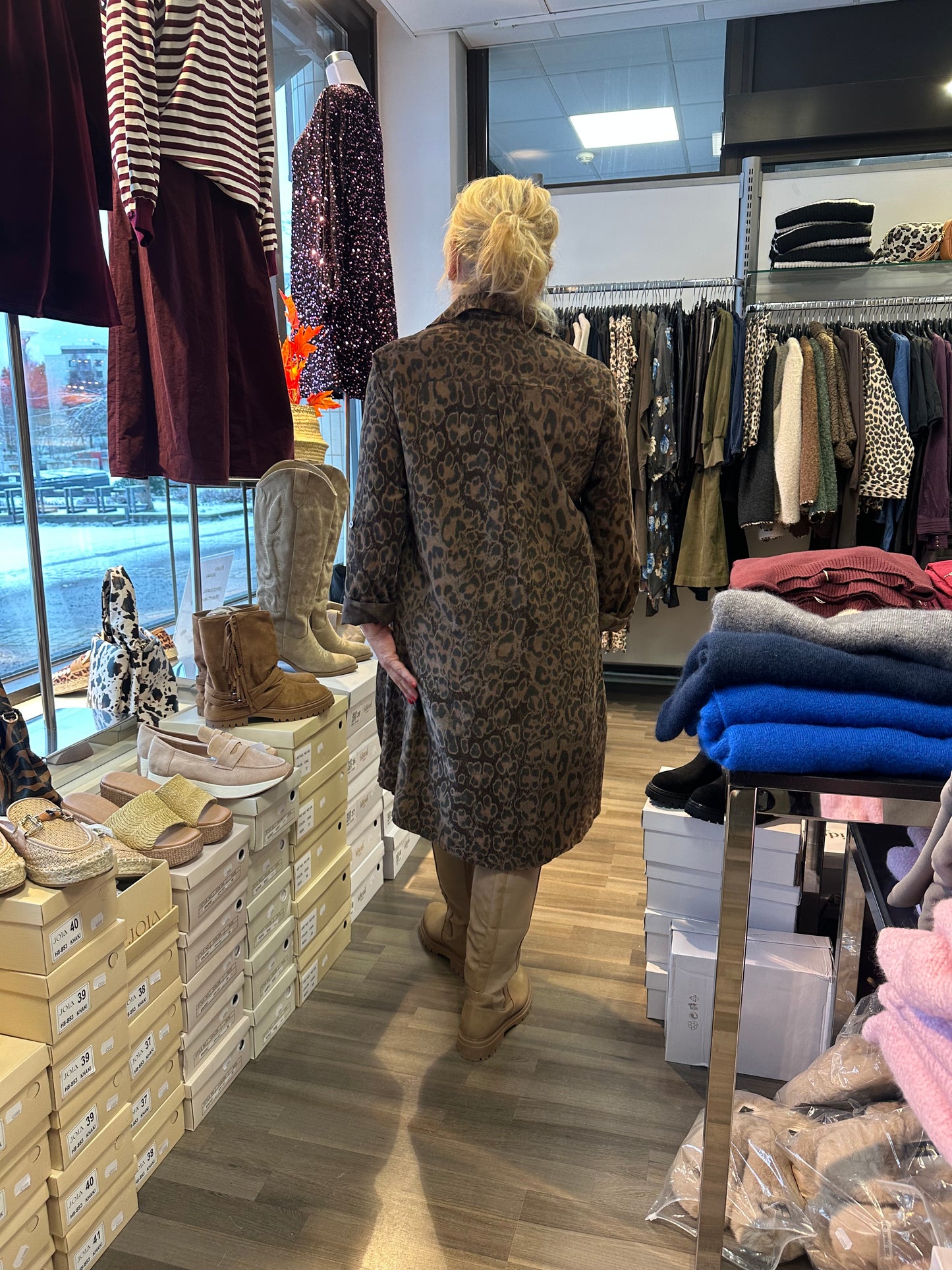 Samettipaitis leo ruskea