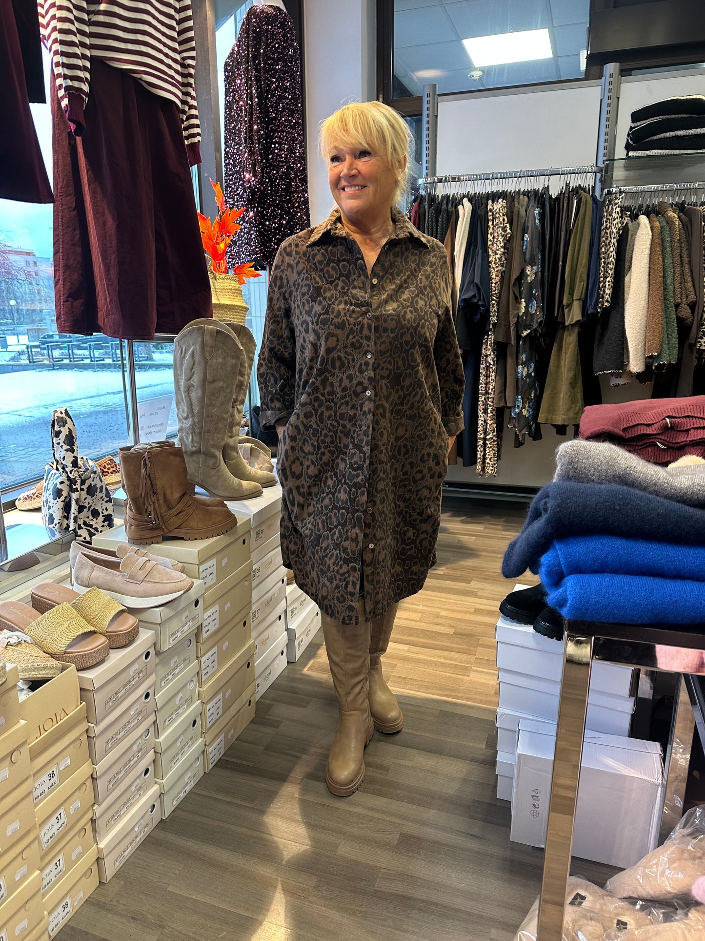 Samettipaitis leo ruskea