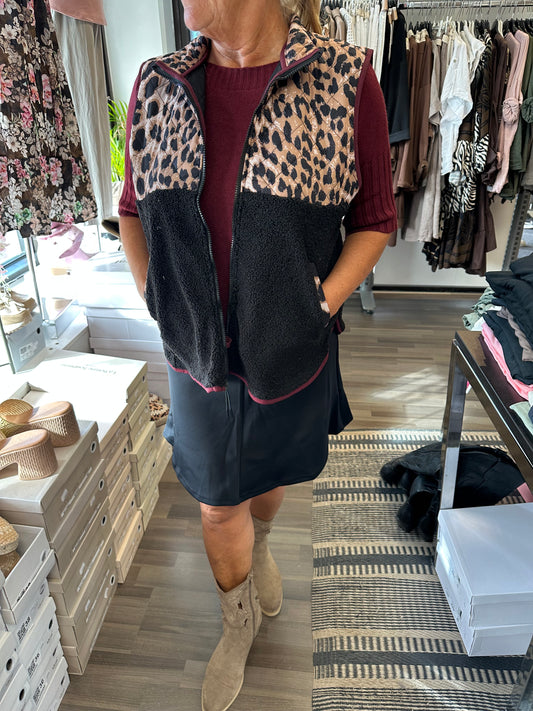 Leo liivi teddykarvalla musta