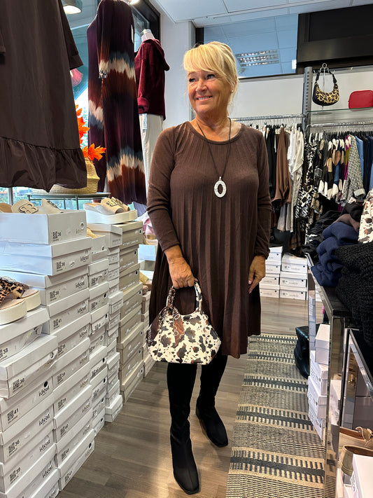 Pliseerattu neulemekko/tunika ruskea