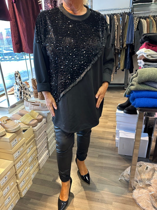 Plussize paljettipusero musta