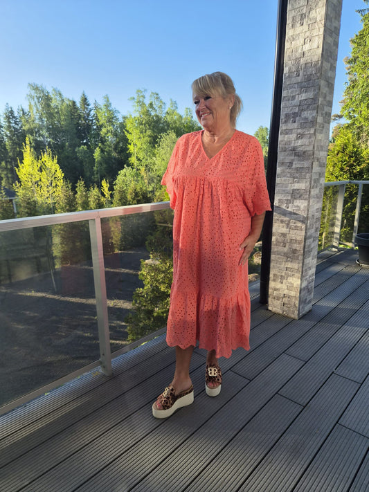 Brodeerattu mekko (6 väriä)