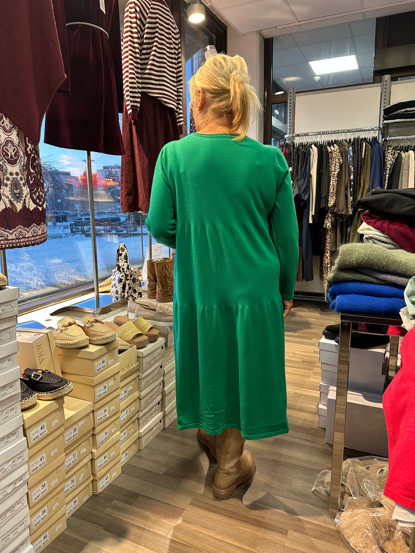 Midimittainen neulemekko Pocket vihreä