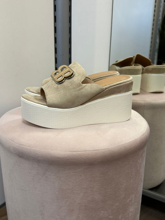 Korokepohjalliset sandaalit taupe