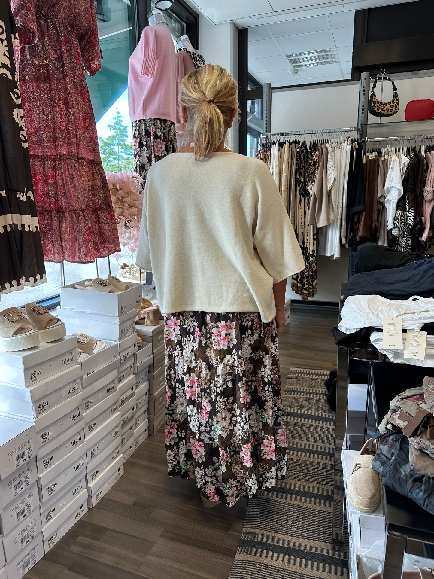 Laatikkoneule luonnonvalkoinen