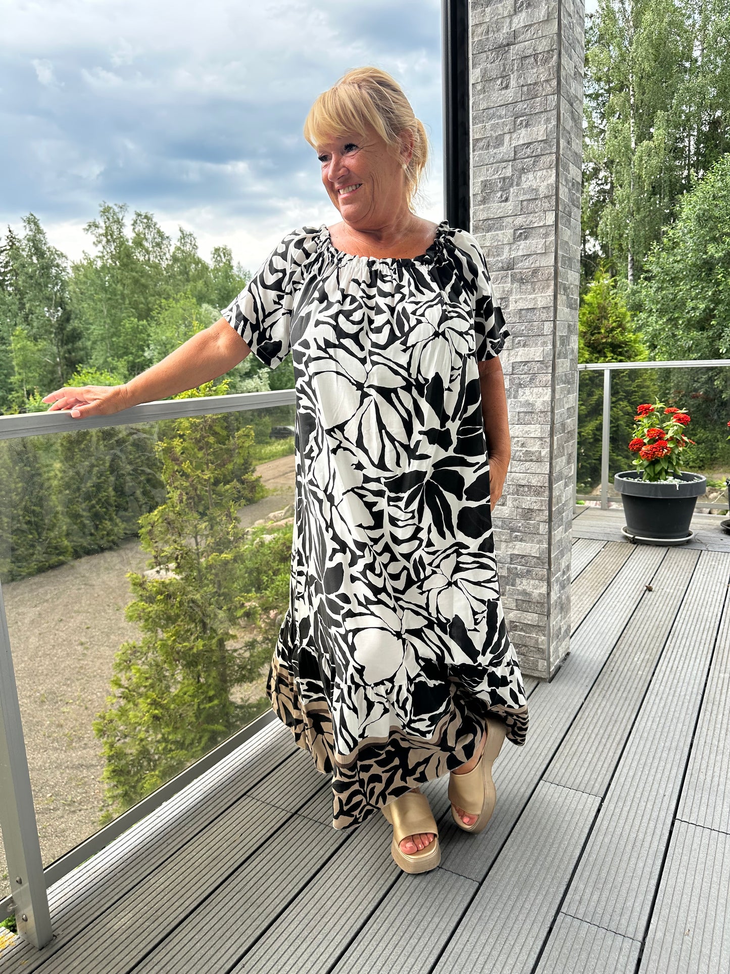 Plussize kuviollinen mekko (3 väriä)