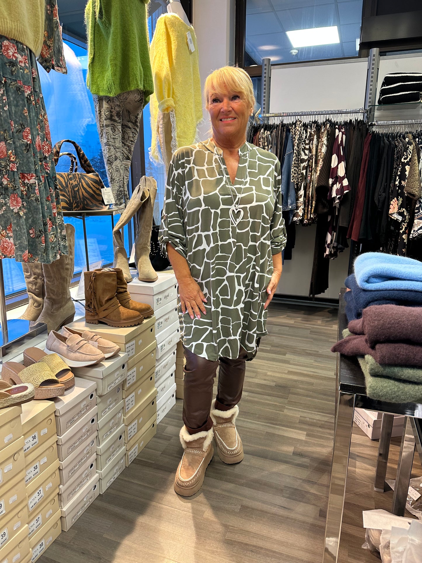 Liukaspintainen pitkä tunika khaki