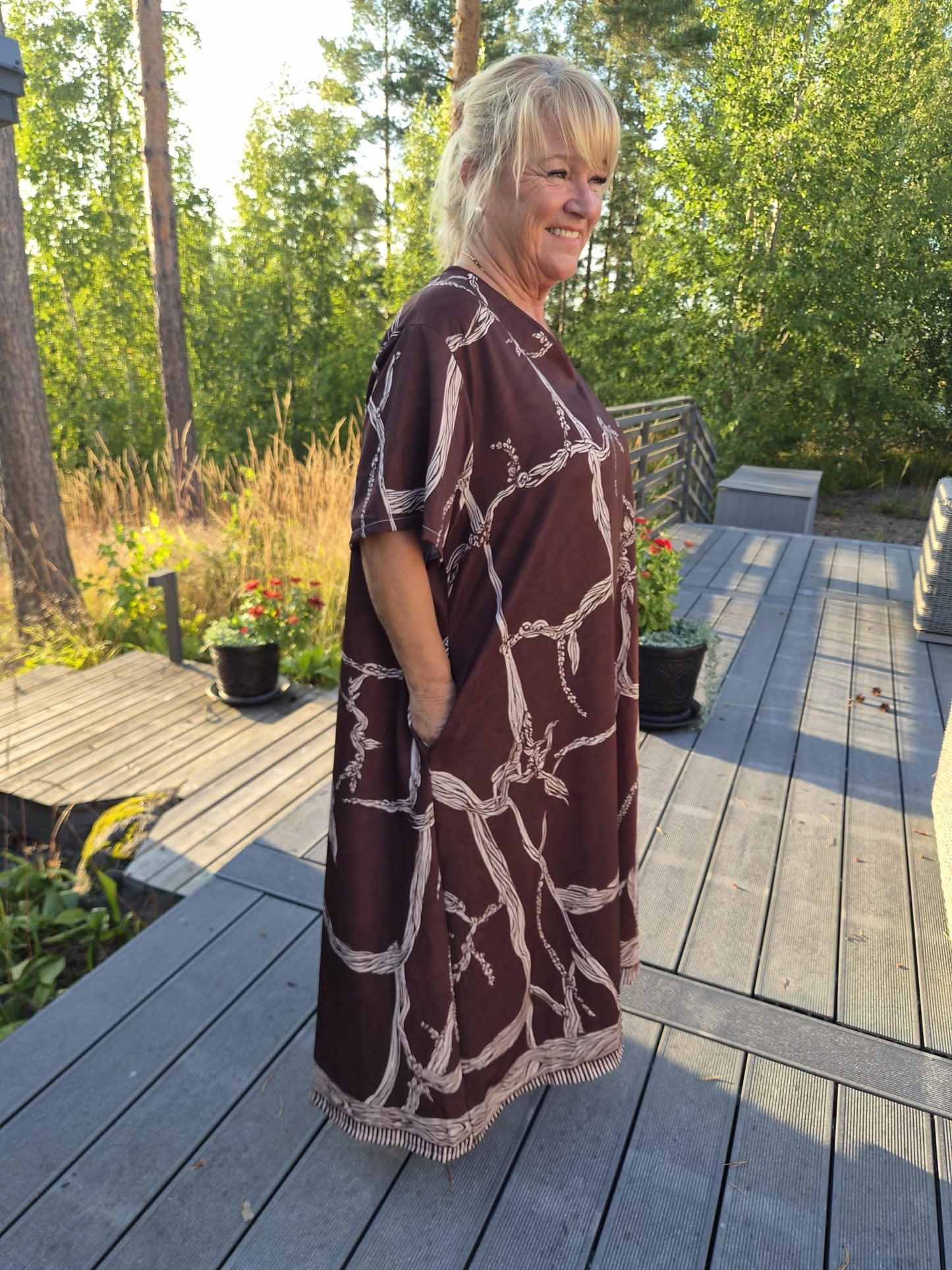Plussize kuviollinen mekko (4 väriä)
