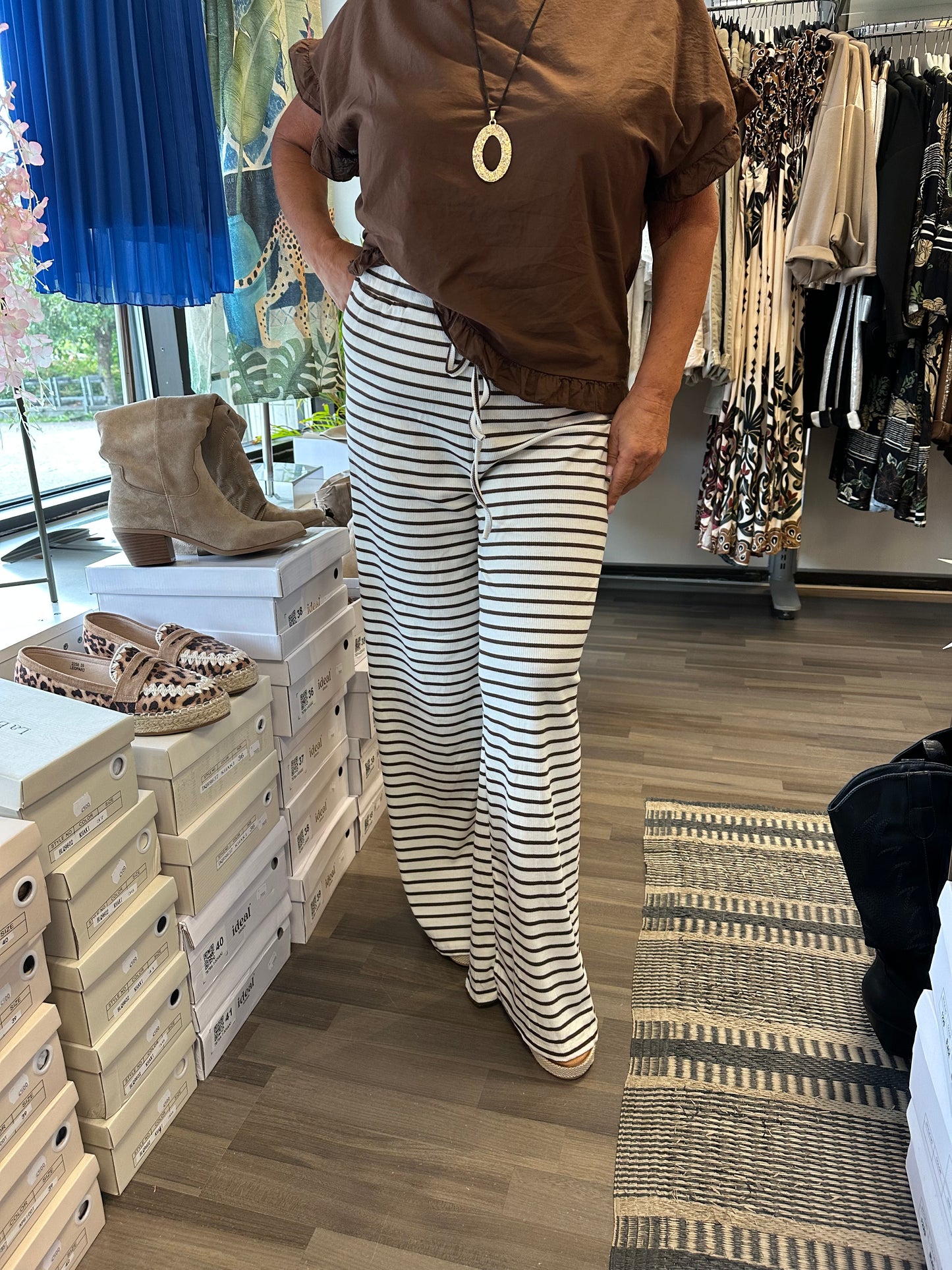 Ribbineulottu vapaa-ajan housu ruskea