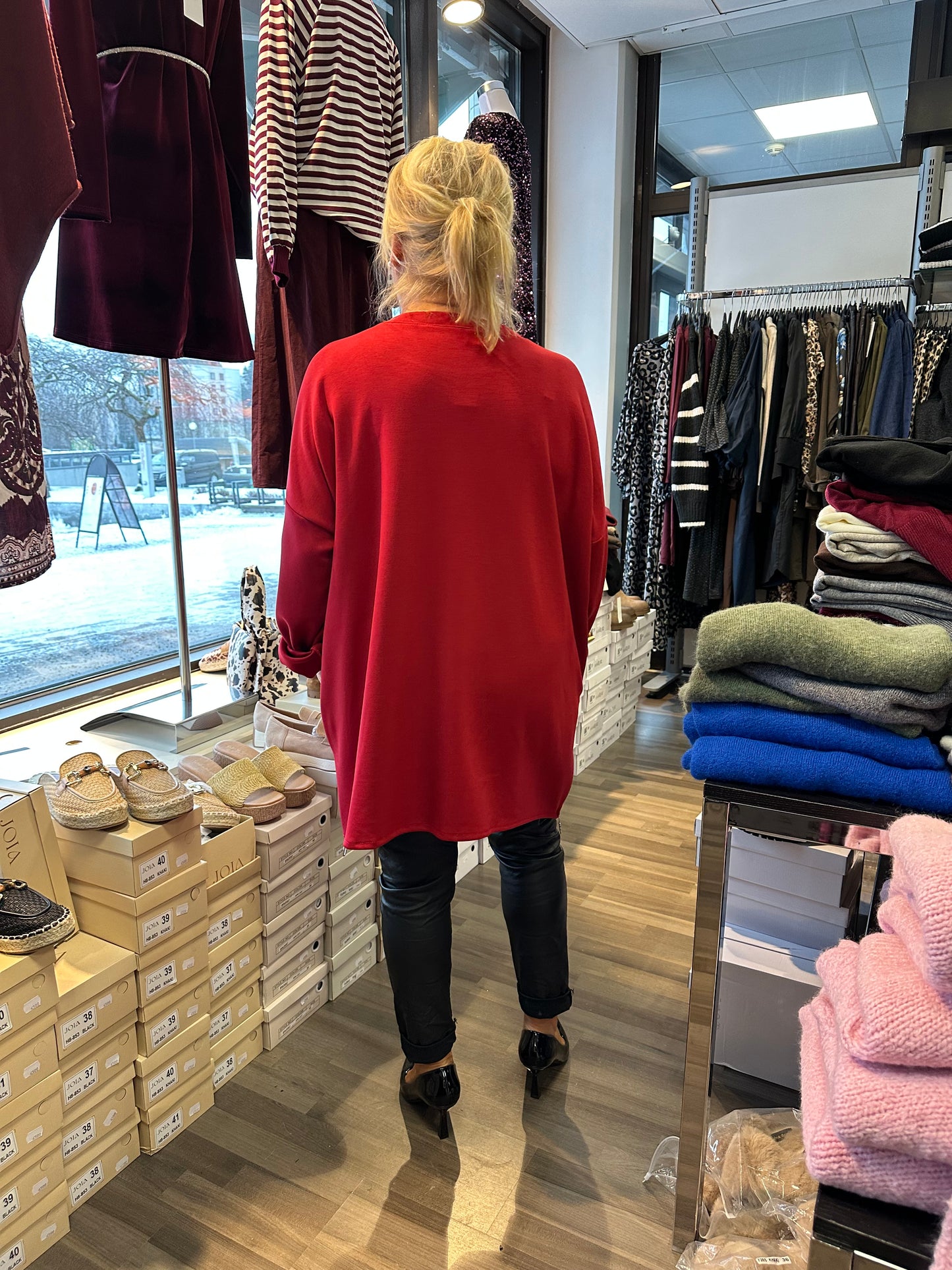 Plussize college tunika paljeteilla punainen