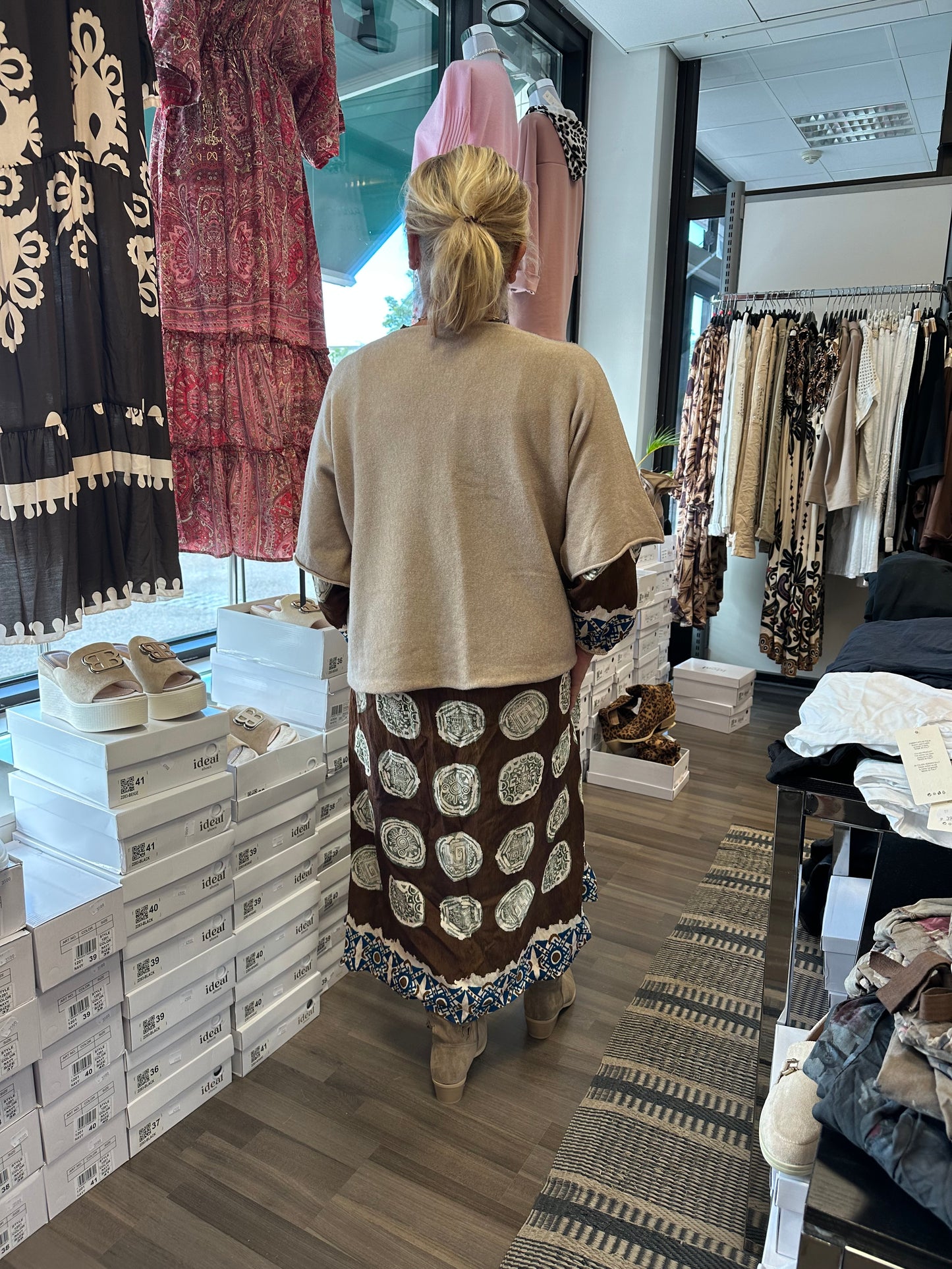 Laatikkoneule beessi