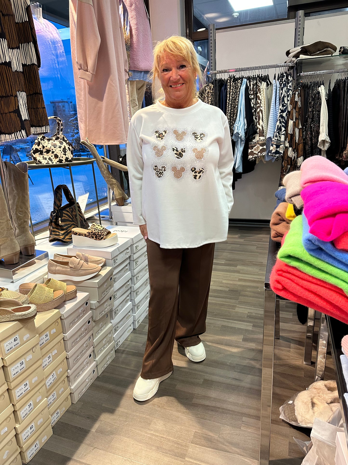 College pusero pikku Mikki valkoinen