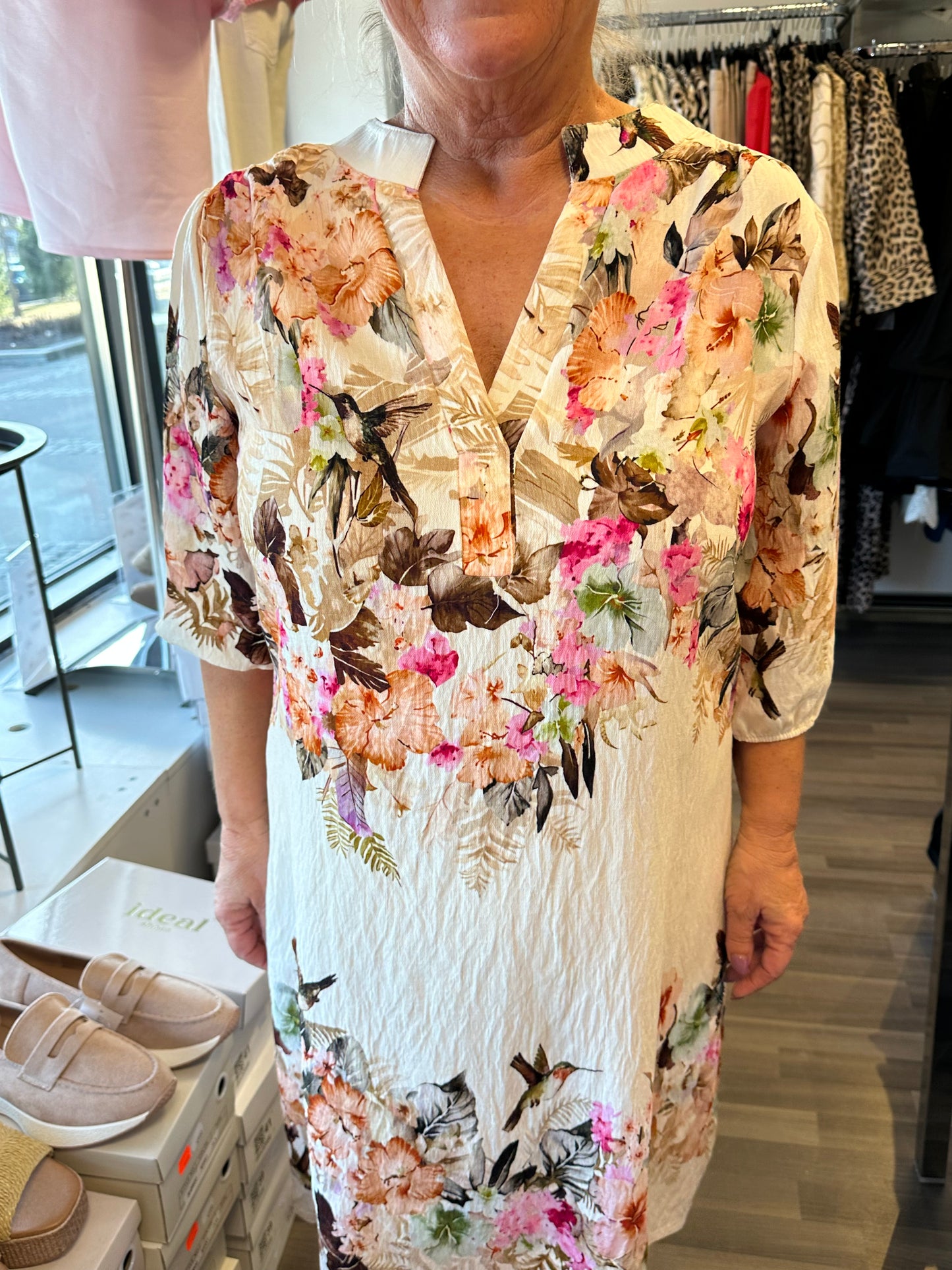 Polvipituinen kuosimekko Camel