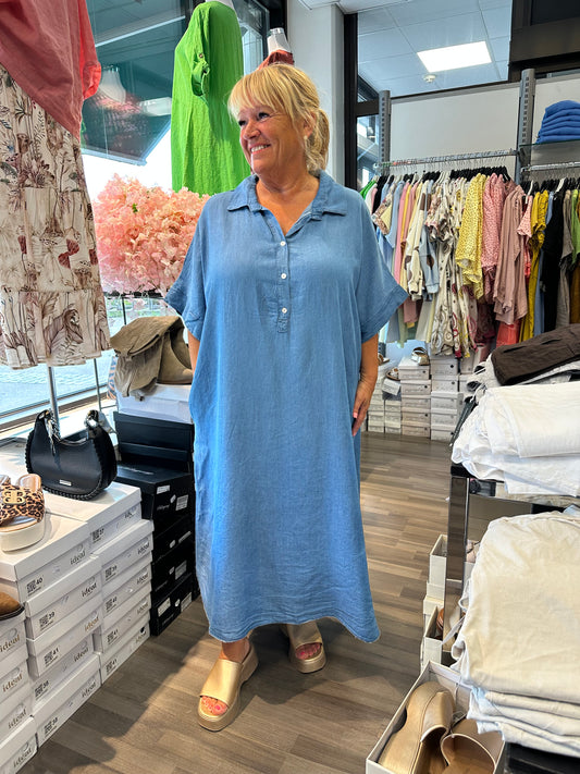 Plussize kauluksellinen tencel mekko (tumma ja vaalea sininen)