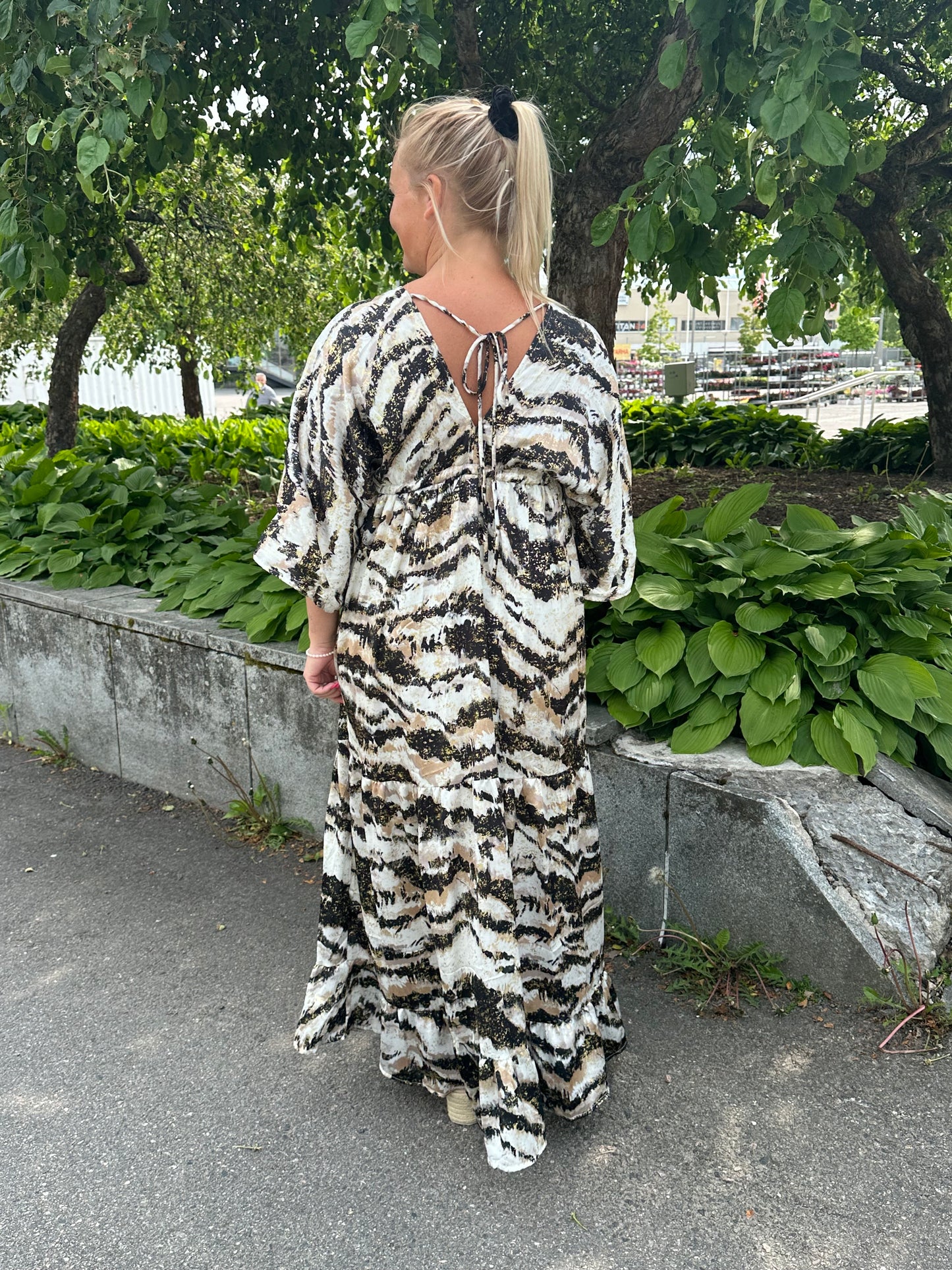 Maksimekko Silvia musta