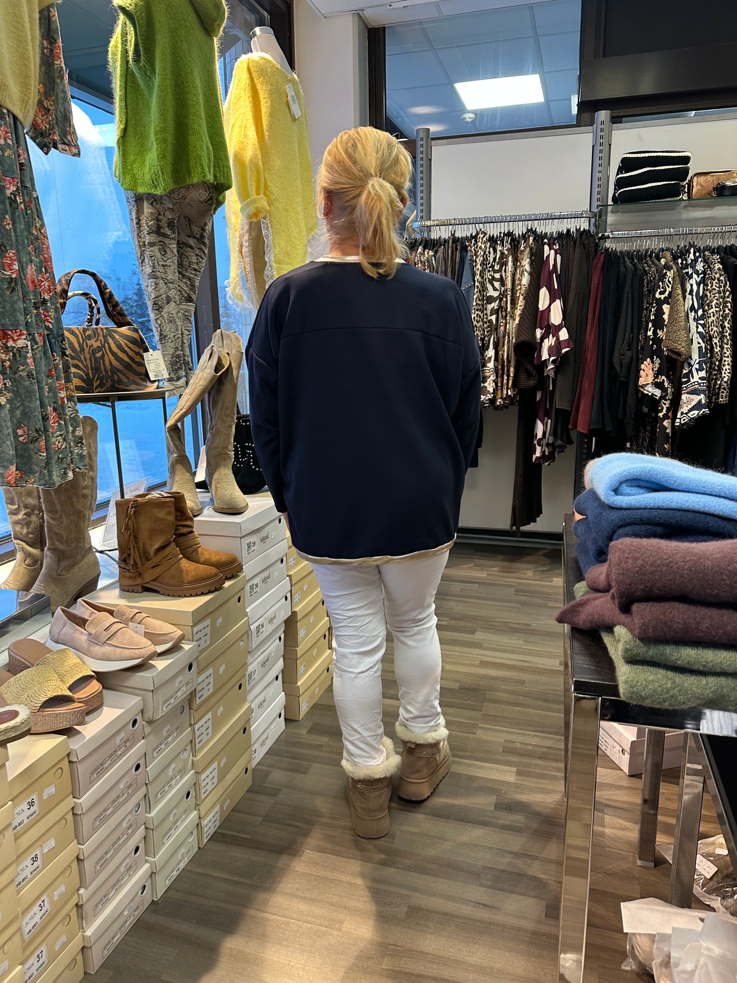 College-pusero Metallic Heart tummansininen