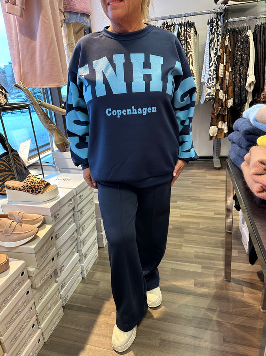 Collegepusero Copenhagen tummansininen