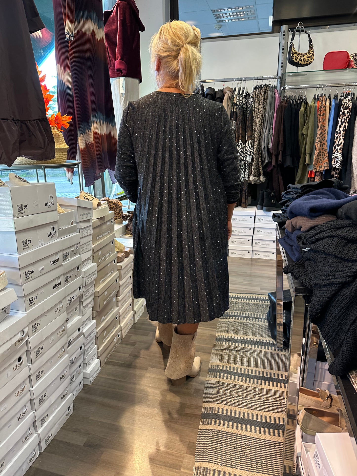 Bling pliseerattu neulemekko musta