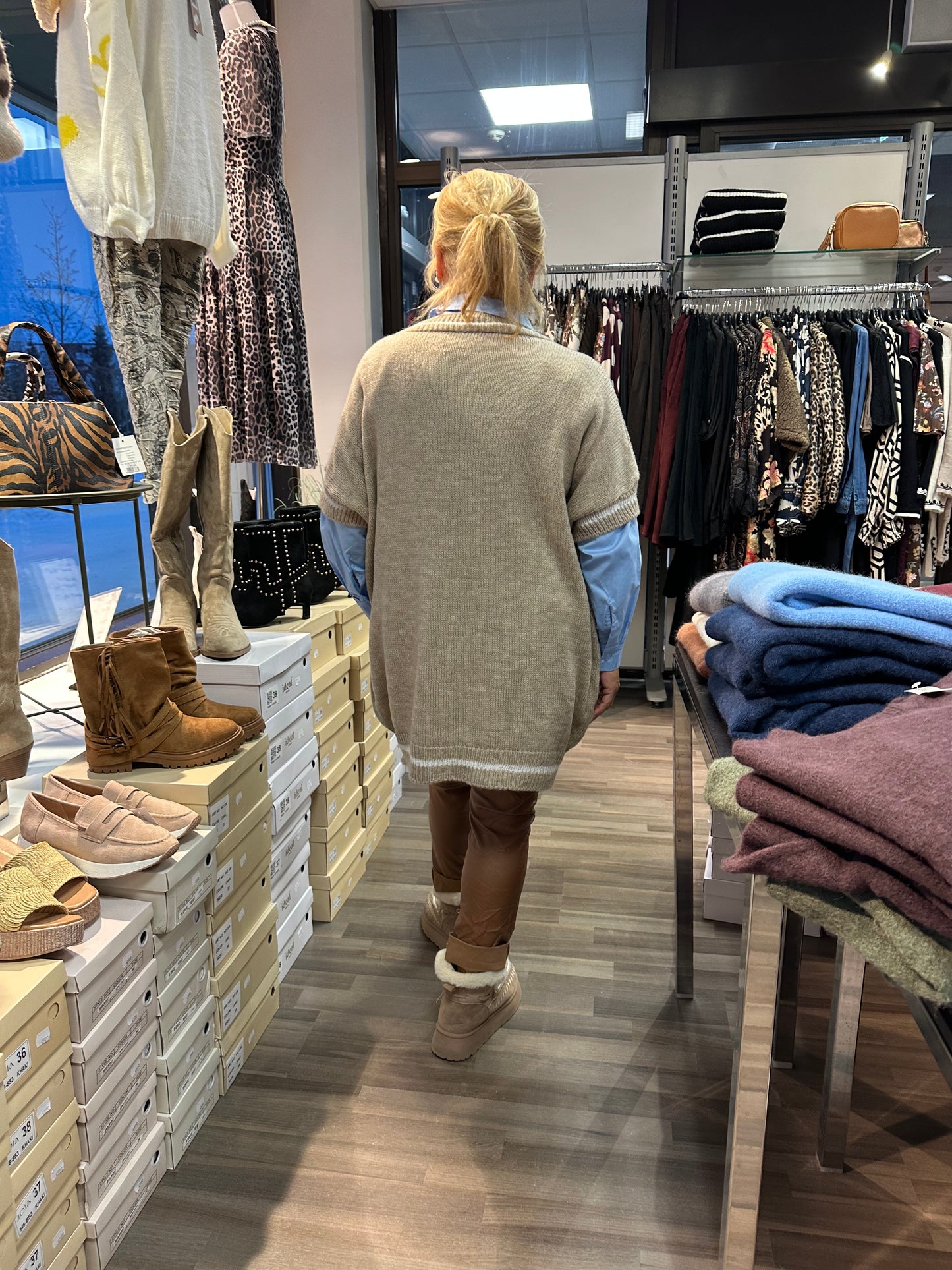 Plussize neuleliivi beessi